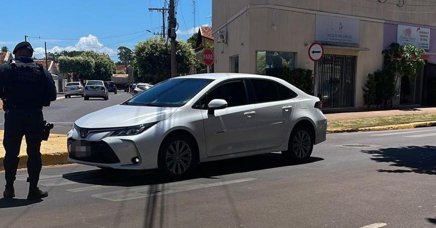 Polícia Militar recupera carro com pendência de busca e apreensão no Jardim Roriz