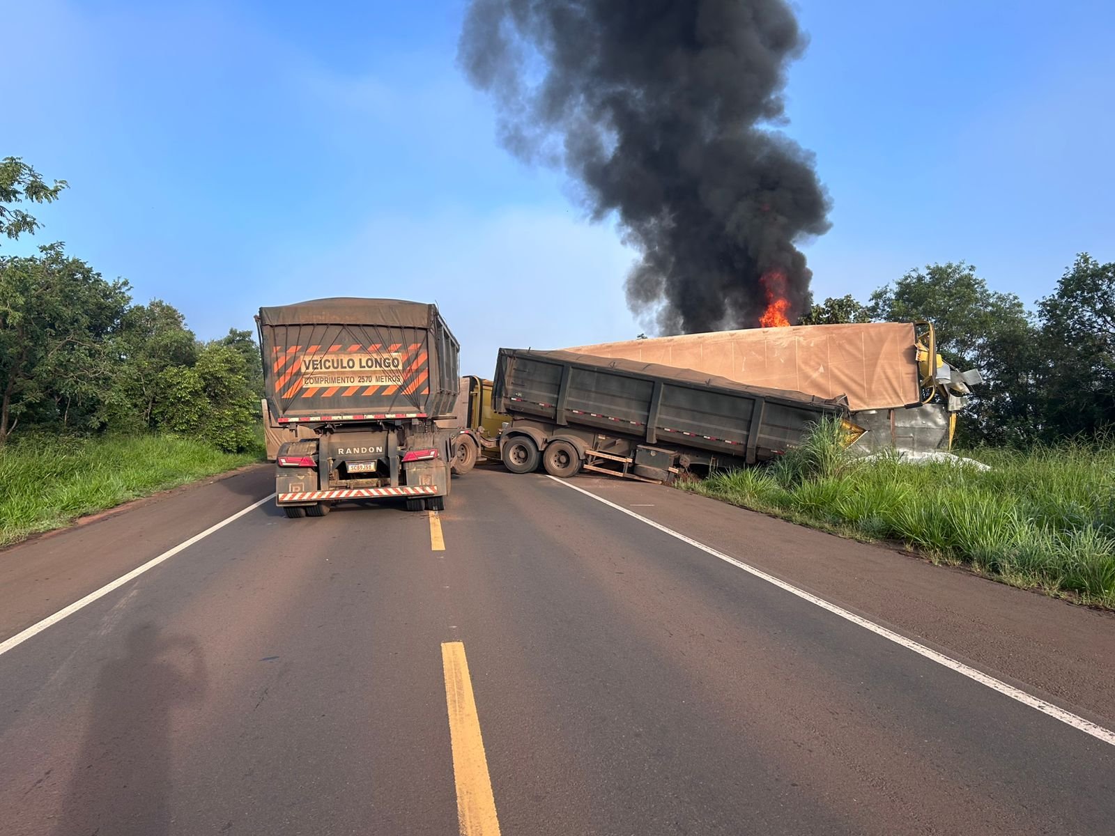 Em Ação Heroica, Delegado Salva Caminhoneiro Preso em Carreta Incendiada na BR-262