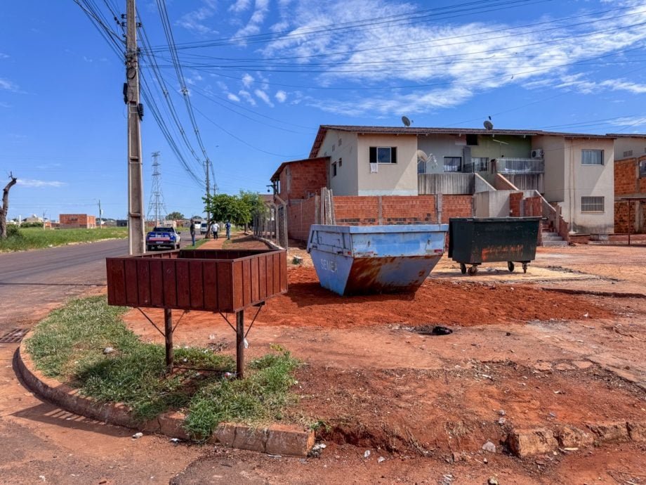 Prefeitura de Três Lagoas instala caçambas para descarte correto de lixo no Residencial Novo Oeste