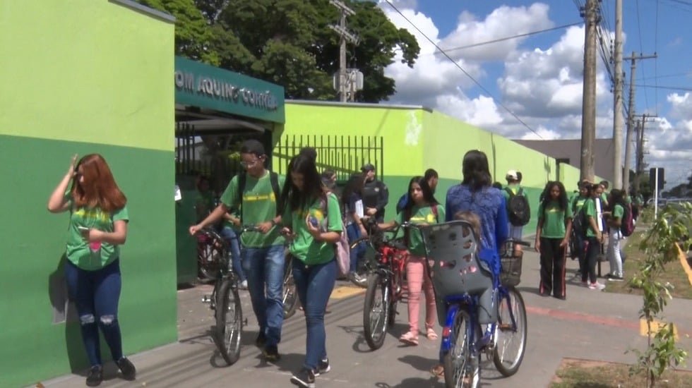 Um ano da lei que restringe celulares nas escolas: avanços e desafios em Três Lagoas