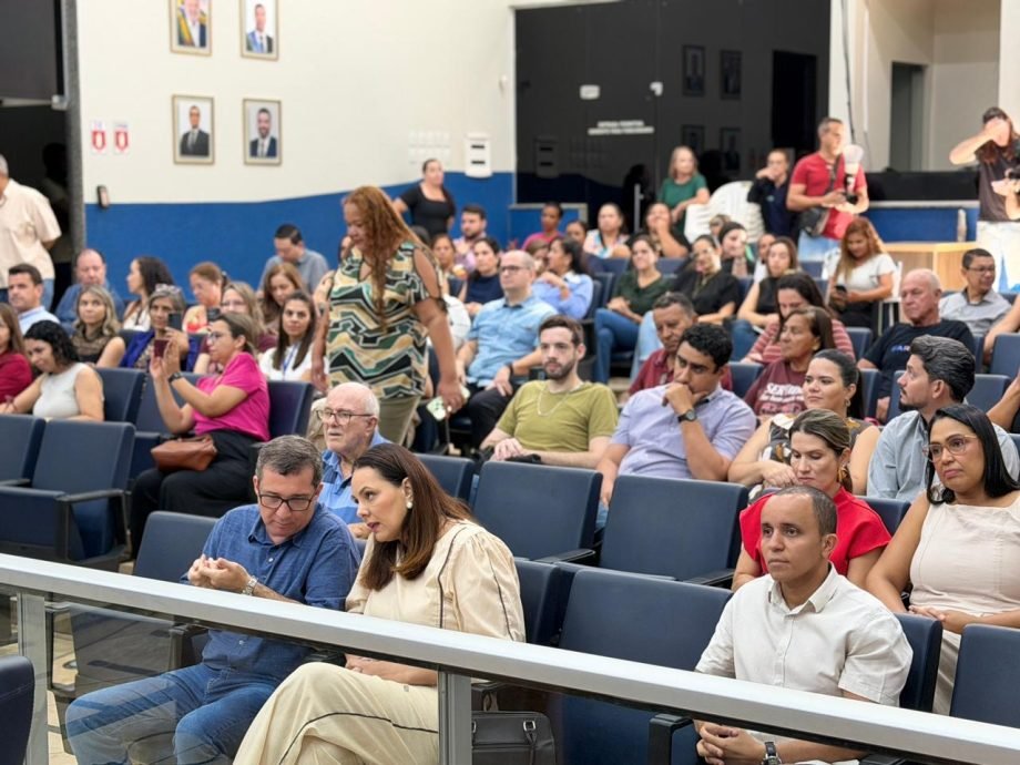 Funcionários da saúde são homenageados em evento 'Café com Elogio'