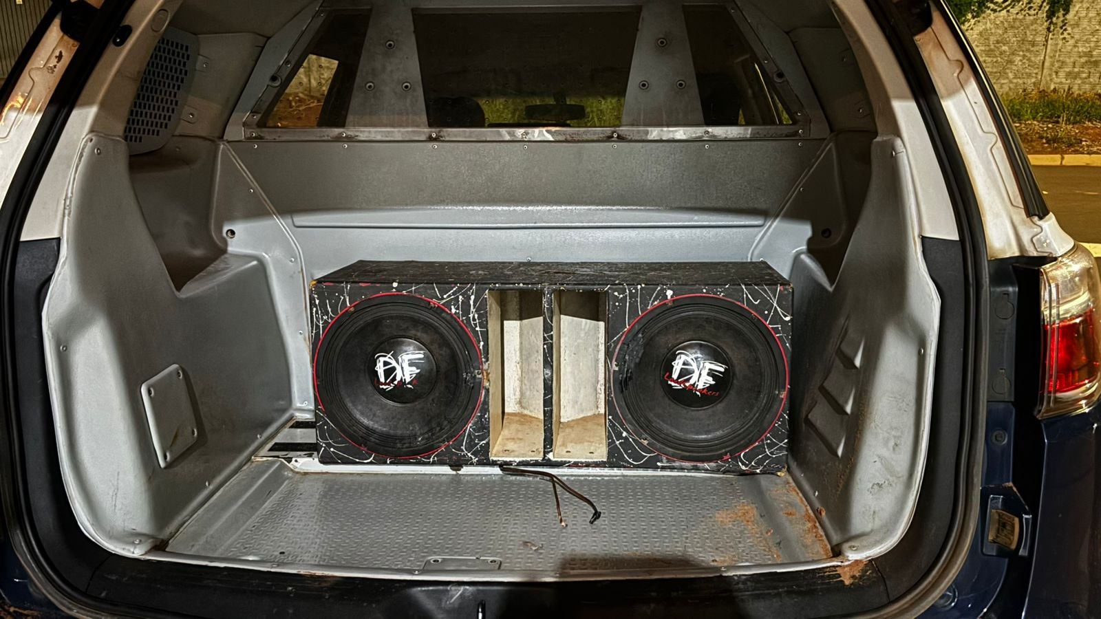 Perturbação sonora na madrugada resulta em apreensão e prisão no bairro Vila Nova