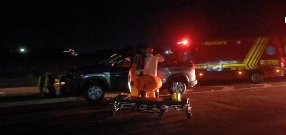 Mulher é socorrida após colisão de pick-up na BR-158 em Três Lagoas