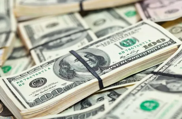 Bolsa brasileira atinge novo recorde e dólar recua após decisão da Corte dos EUA