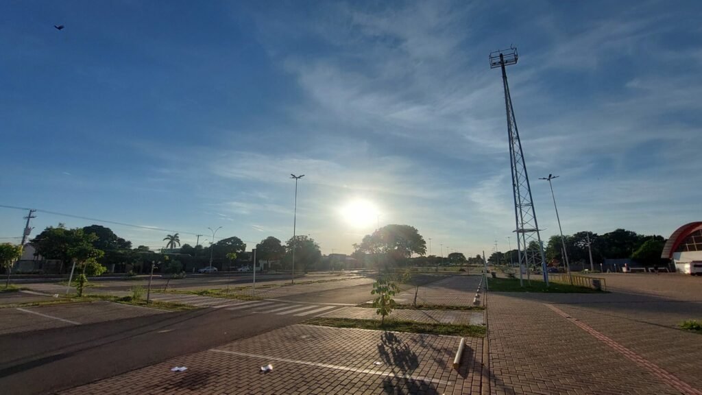 Sol predomina em Três Lagoas com temperatura podendo chegar a 33°C nesta sexta-feira