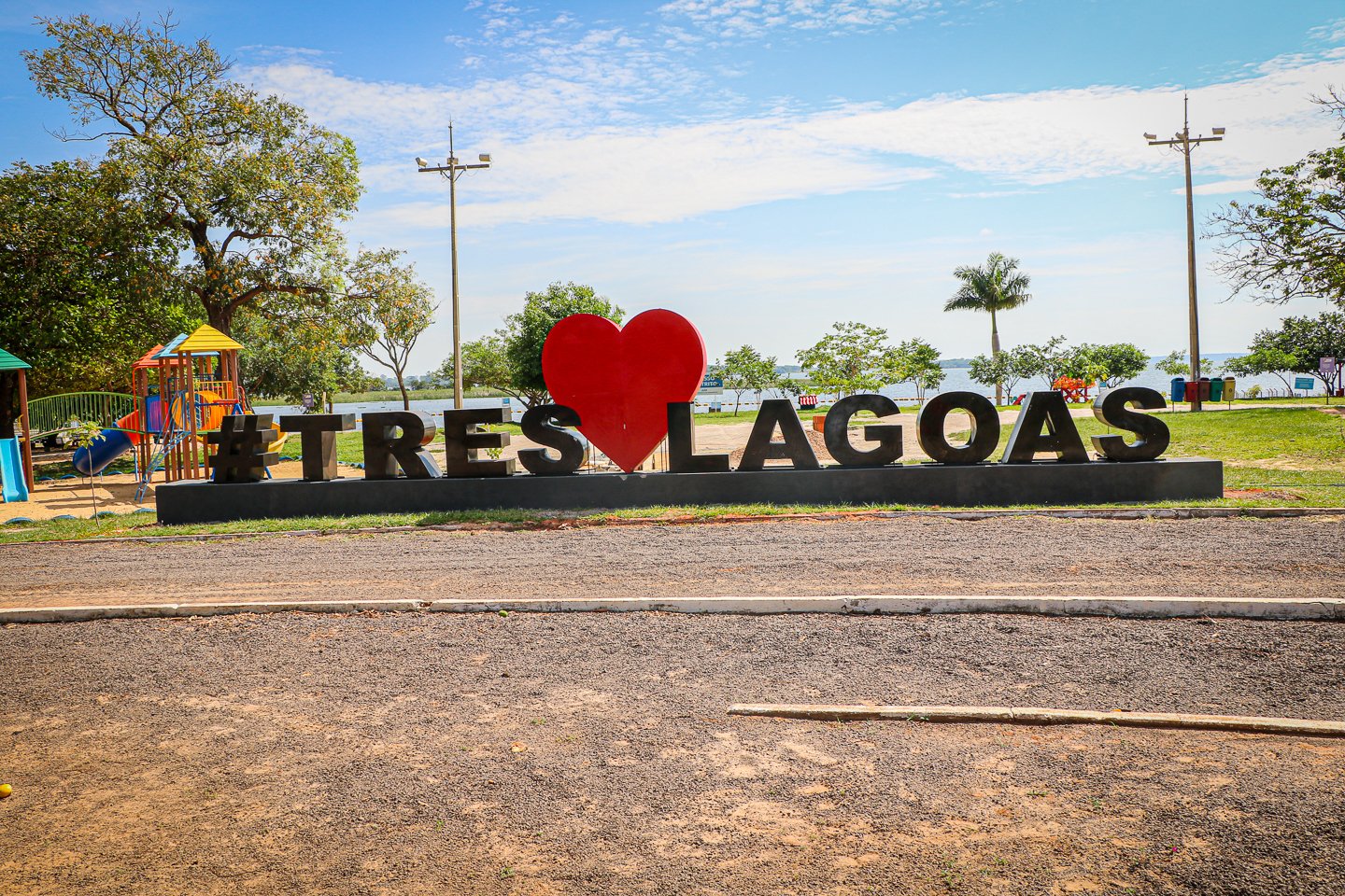 Sol e calor predominam em Três Lagoas nesta quinta-feira, com chance de pancadas de chuva isoladas