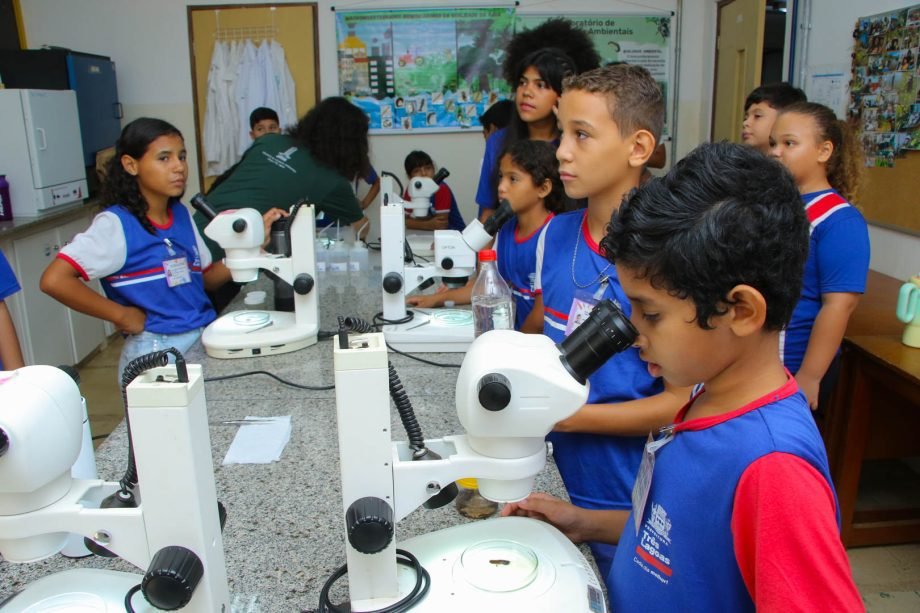SEMANA DA ÁGUA – Cerca de 100 crianças tiveram experiência imersiva nos laboratórios da UFMS