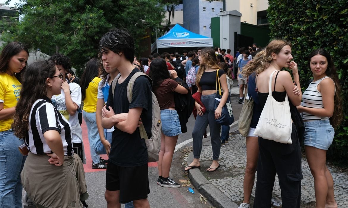 MEC libera hoje parcelas do Programa Pé-de-Meia para nascidos em setembro e outubro