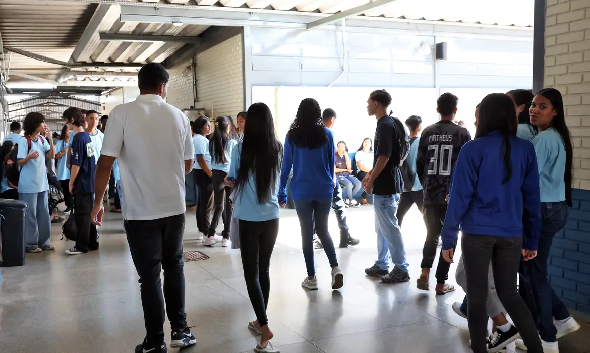 Programa Pé-de-Meia: Pagamento para Nascidos em Novembro e Dezembro Liberado Hoje