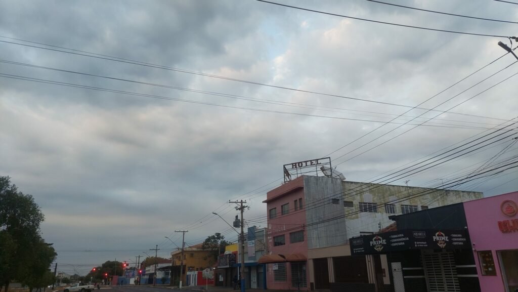Quinta-feira em Três Lagoas Marcada por Alerta de Tempestades
