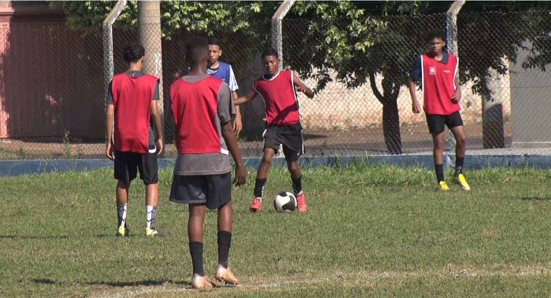 Futebol de Base de Três Lagoas Brilha e Garante Vagas nas Semifinais da Copa AME