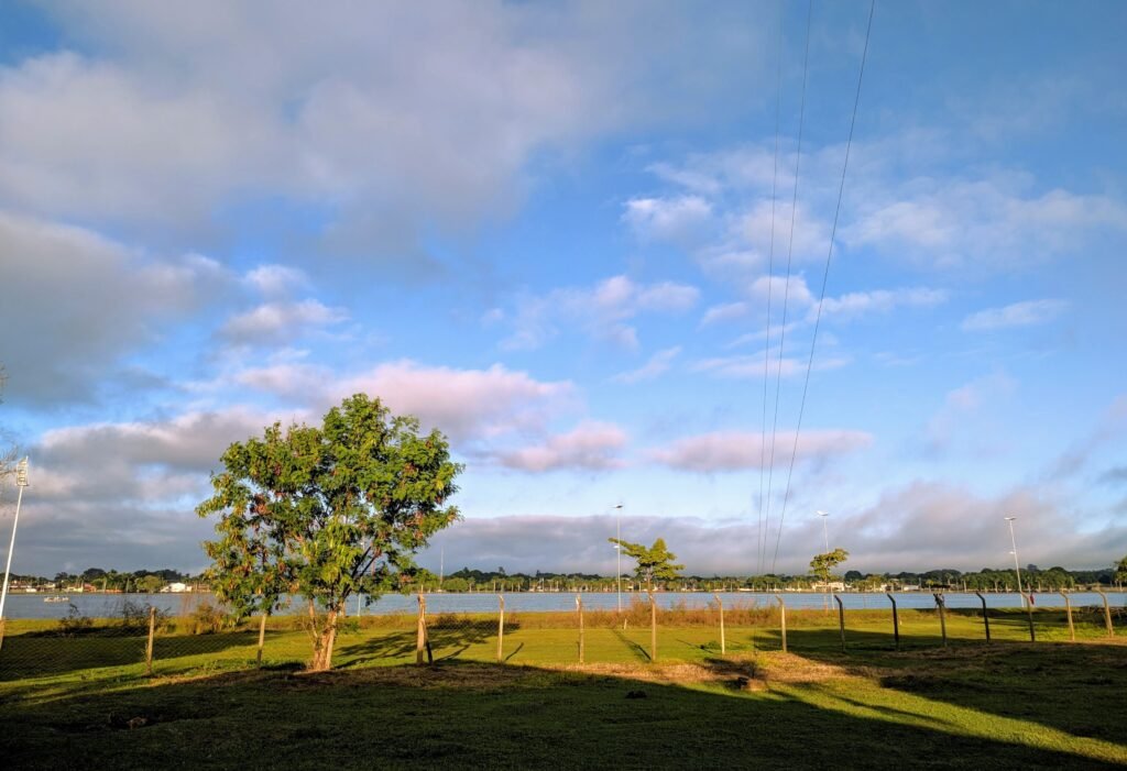Sol, nuvens e chance de chuva marcam a segunda-feira em Três Lagoas