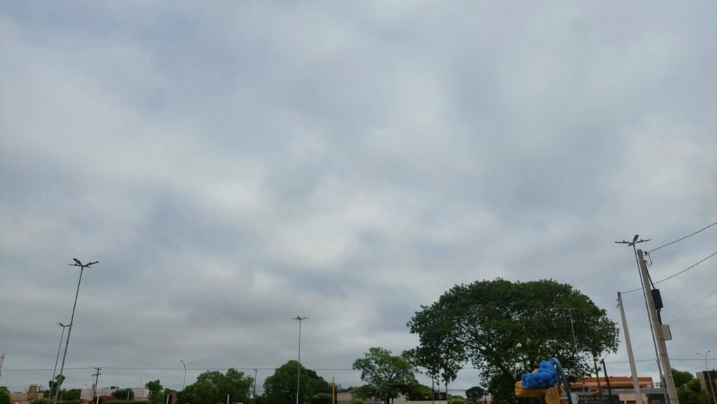 Frente fria traz queda de temperatura e tempo nublado para Três Lagoas nesta terça-feira