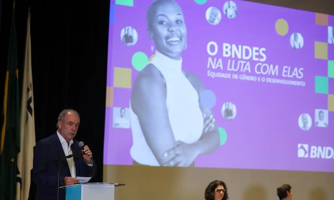 BNDES anuncia redução de custos em empréstimos para cooperativas de crédito lideradas por mulheres
