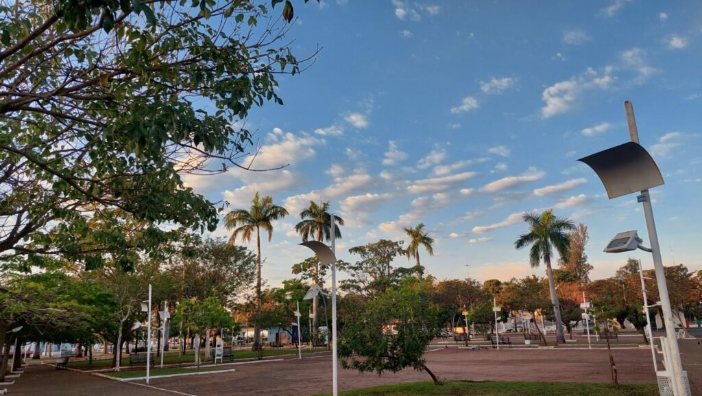 Calor e instabilidade marcam a quinta-feira em Três Lagoas, com previsão de chuvas
